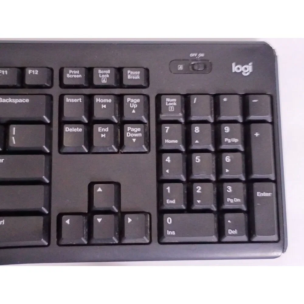 Logitech MK270 Full-size Wireless Keyboard and Mouse Combo Pre-owned Working